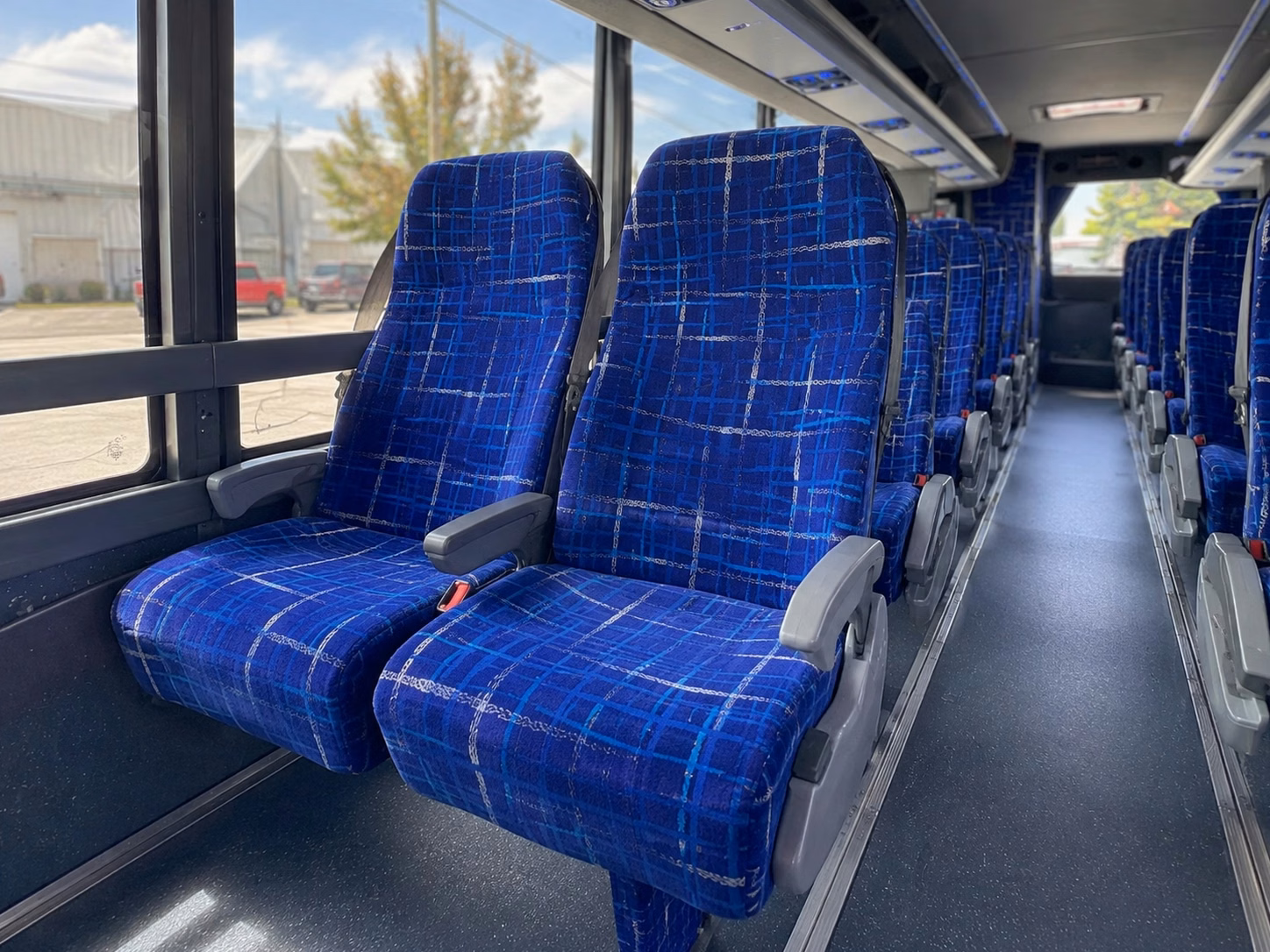 carrollton government agencies trust charter bus rentals for reliable personnel shuttles